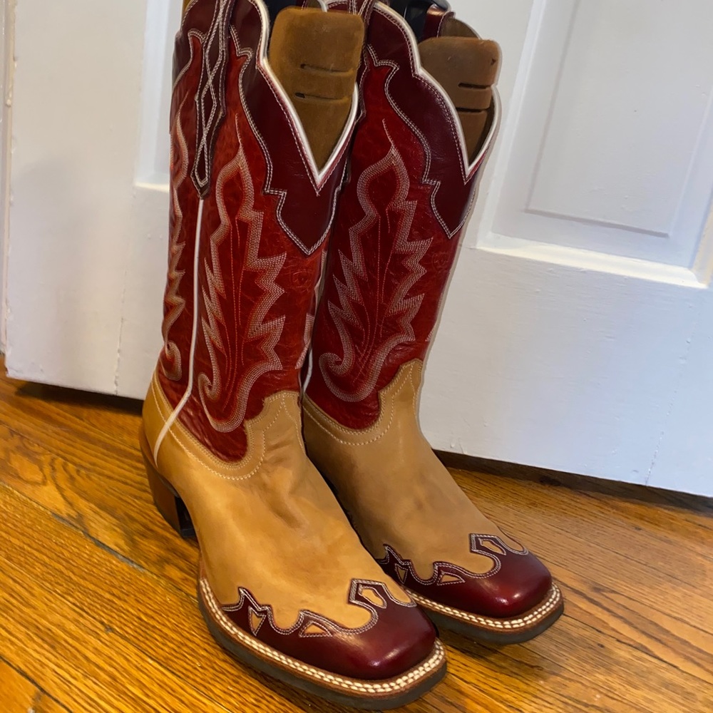 Cowboy boots, red, Ariat, NWOT, size 10B women’s.